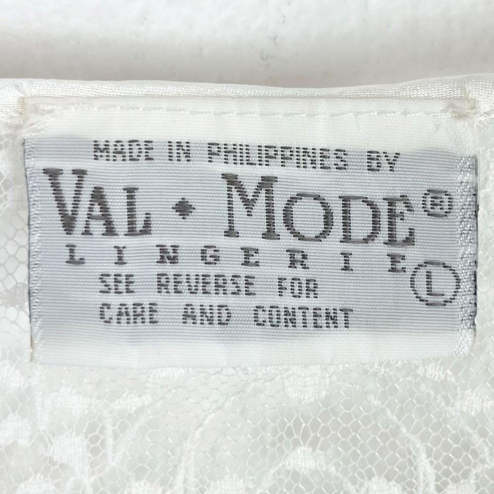 Vintage White Satin Lace Robe Large Embroidery Bridal Boudoir Glam Soft Elegance - Picture 8 of 12